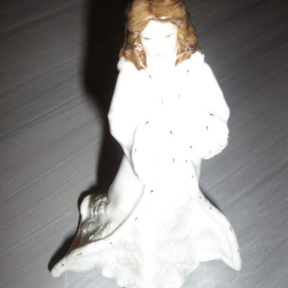 Royal Doulton 1993 HN3488 Christmas Day Figurine, Artist Signed - Picture 1 of 3